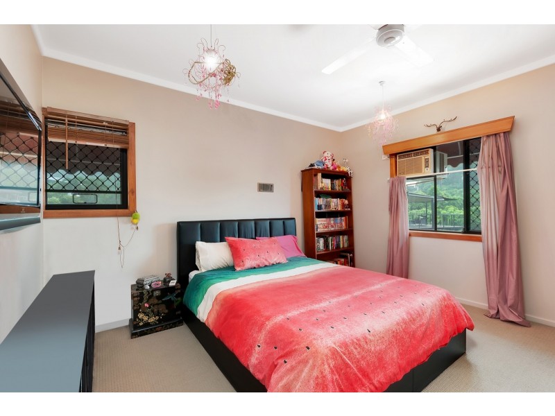 7 Hilltop Close, Bayview Heights QLD 4868