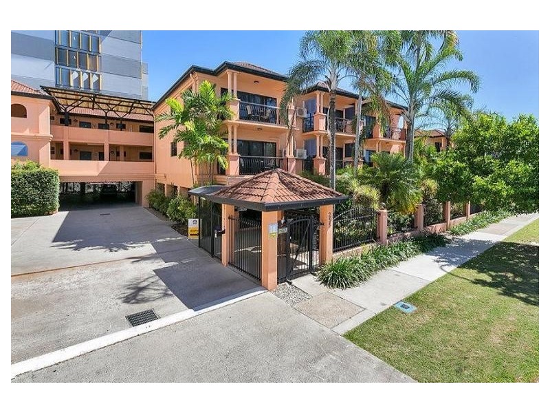 39/255 Lake Street, Cairns North QLD 4870