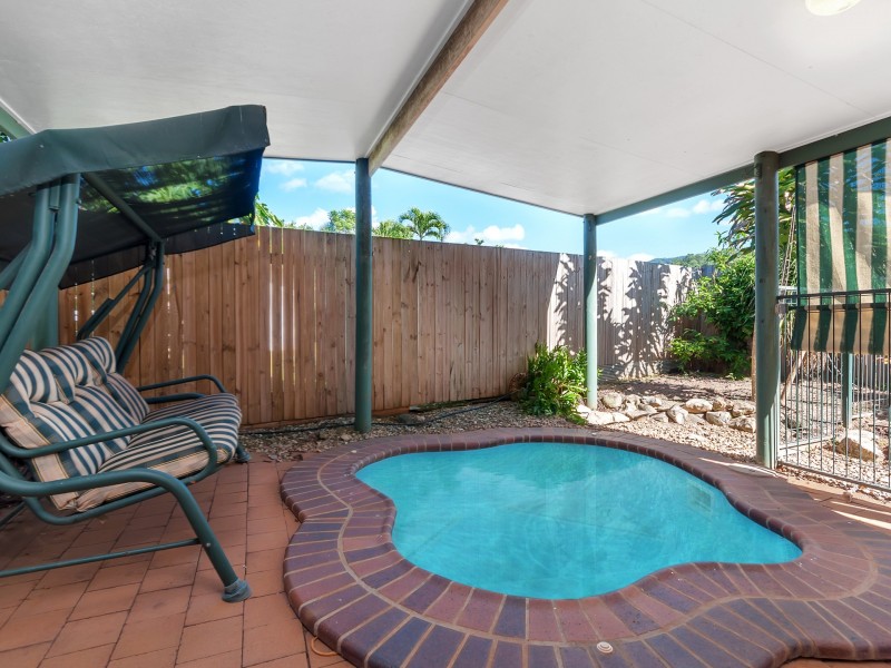 2/130 Robert Road, Bentley Park QLD 4869