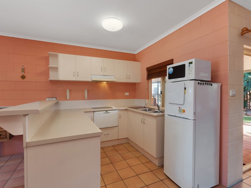 2/130 Robert Road, Bentley Park QLD 4869