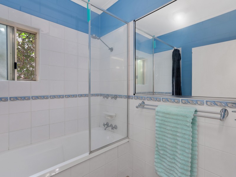 2/130 Robert Road, Bentley Park QLD 4869