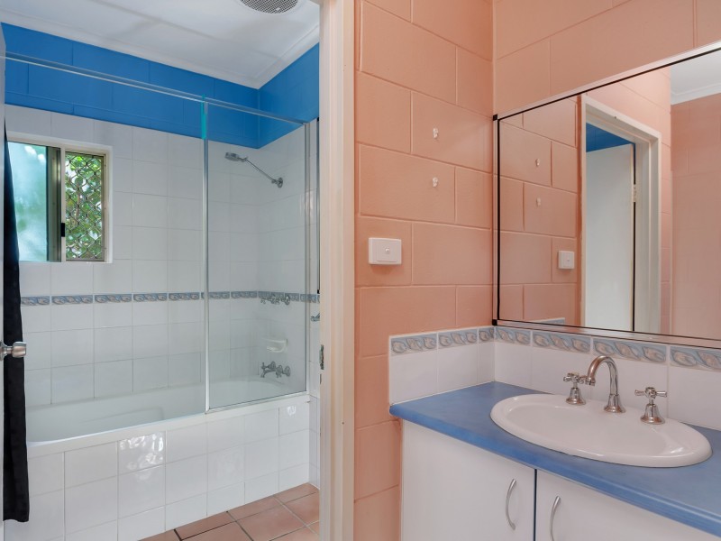 2/130 Robert Road, Bentley Park QLD 4869