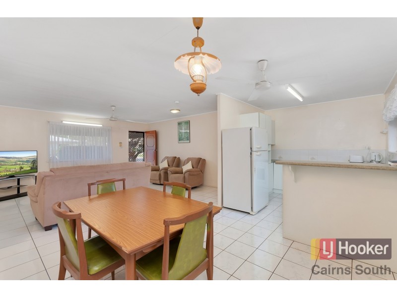 17 Jackson Close, Westcourt QLD 4870