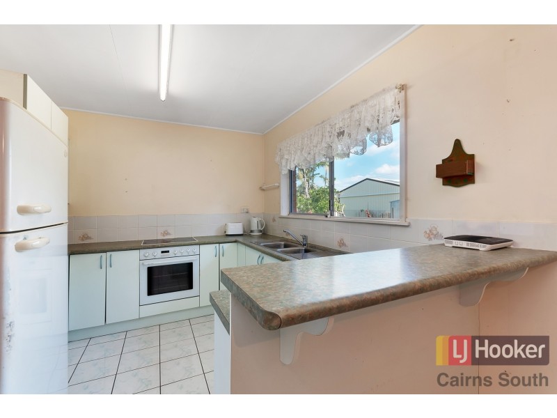 17 Jackson Close, Westcourt QLD 4870