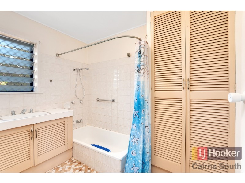 17 Jackson Close, Westcourt QLD 4870