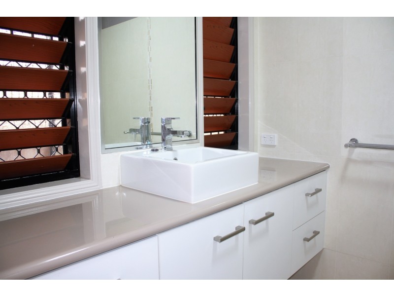 3 Lockyer Crescent, Bentley Park QLD 4869