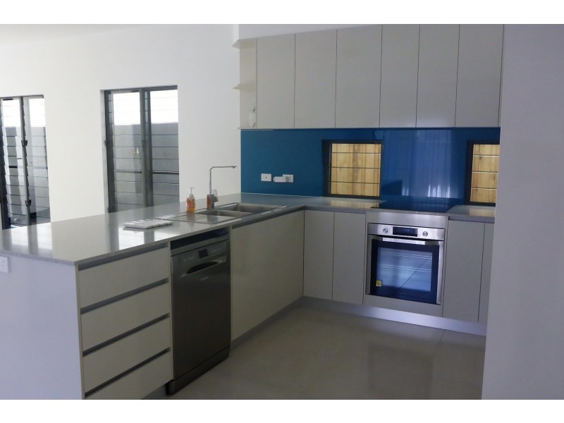 96 Cascade Boulevard, Palm Cove QLD 4879