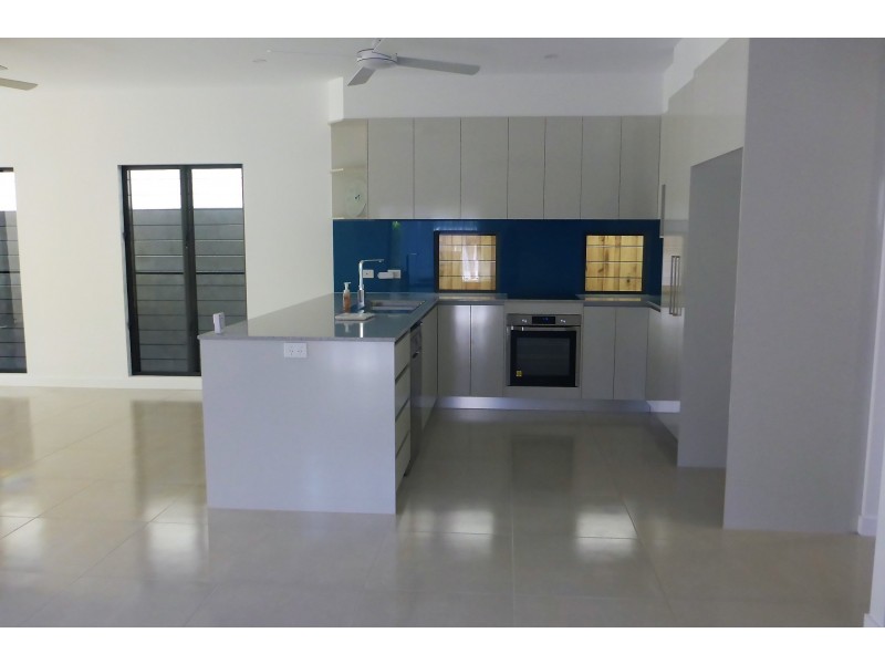 96 Cascade Boulevard, Palm Cove QLD 4879