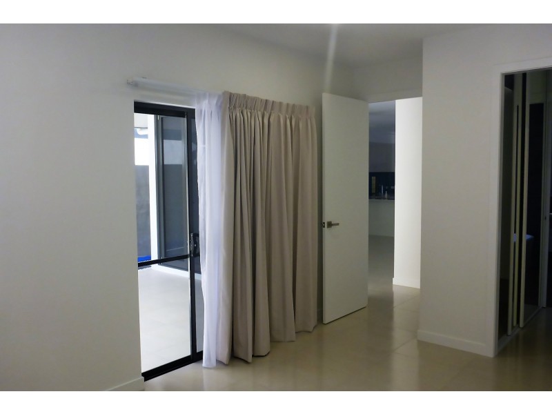 96 Cascade Boulevard, Palm Cove QLD 4879