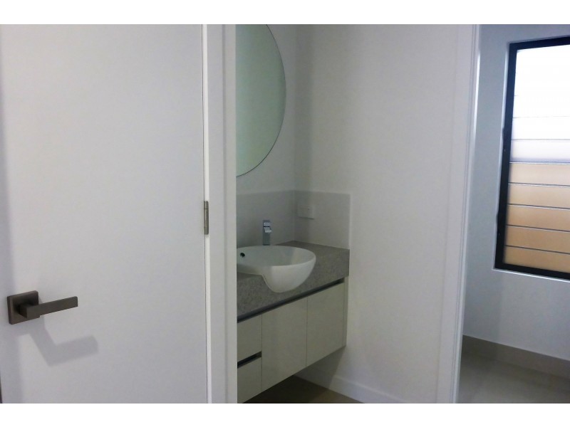 96 Cascade Boulevard, Palm Cove QLD 4879