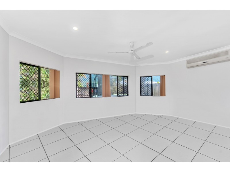 11 Hetherton Street, Smithfield QLD 4878