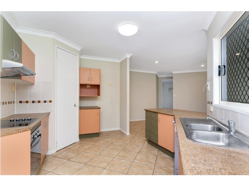 4 Fitzmaurice Drive, Bentley Park QLD 4869