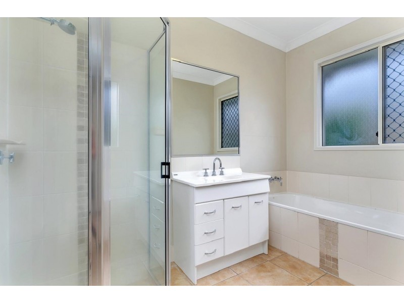 4 Fitzmaurice Drive, Bentley Park QLD 4869