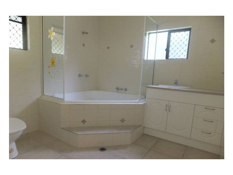 9 Cantal Close, Smithfield QLD 4878