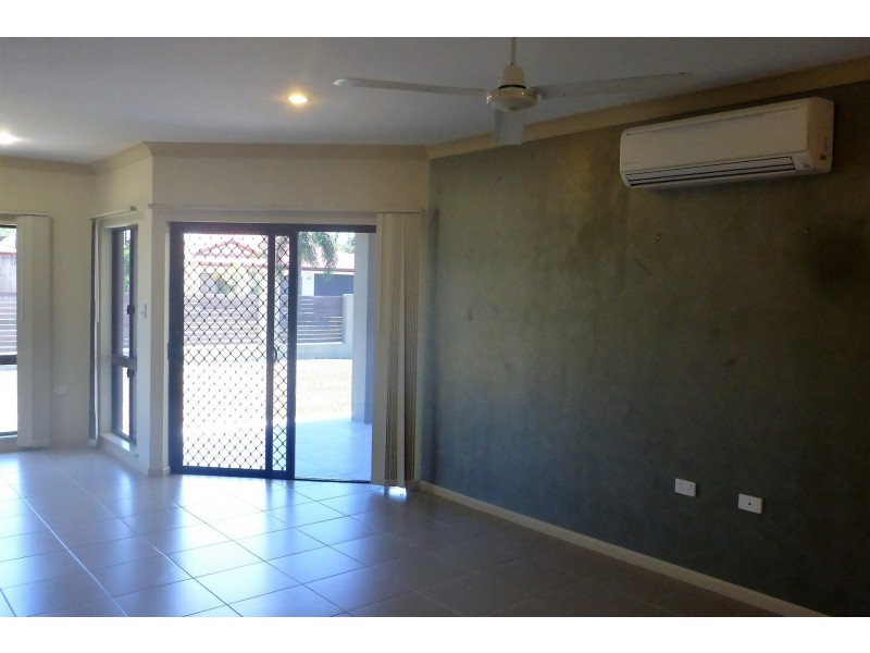 8 Keppel Place, Bentley Park QLD 4869