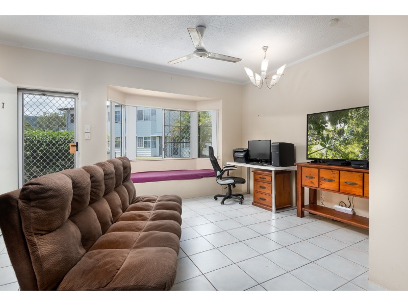 7/11 Brown Street, Woree QLD 4868