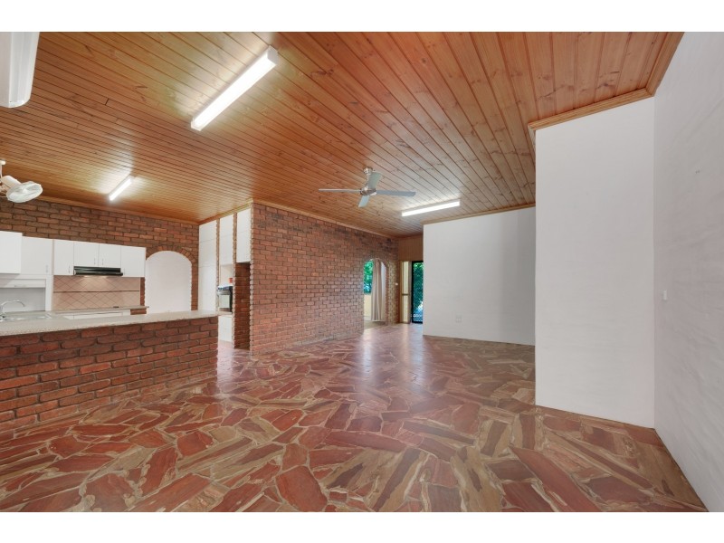 18 Augustus Street, Mooroobool QLD 4870