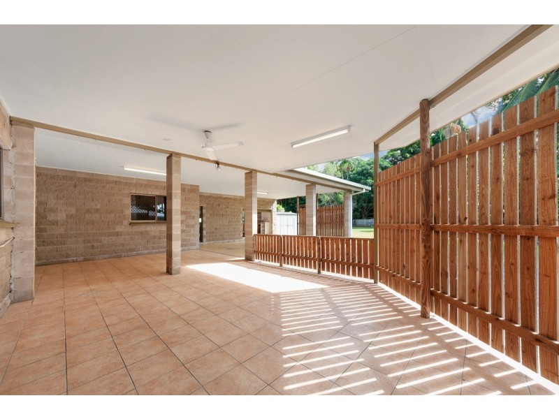 18 Augustus Street, Mooroobool QLD 4870