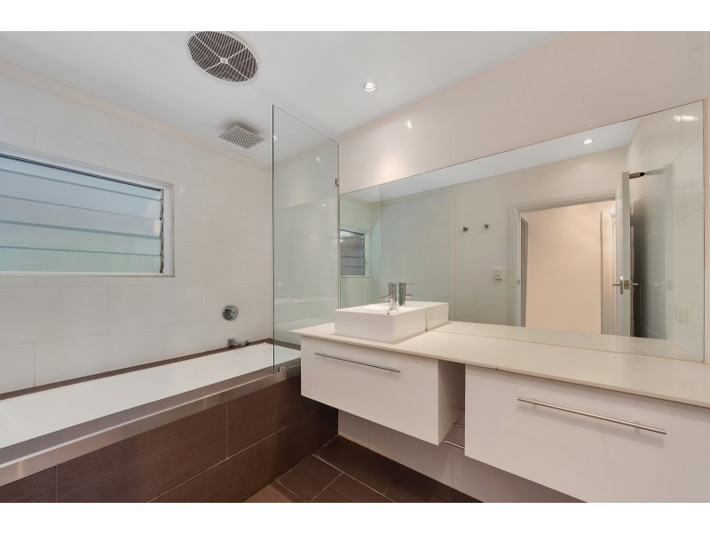 33 Panorama Street, Bayview Heights QLD 4868