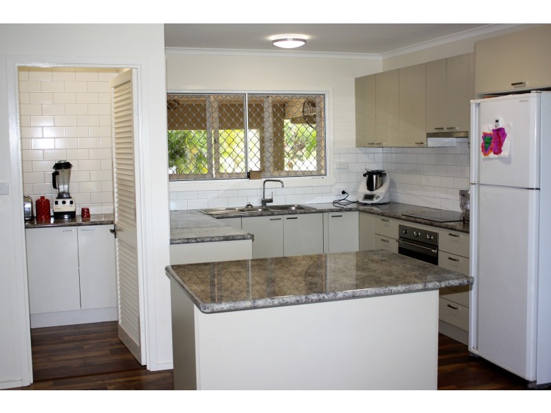 1 Alkoo Close, Bayview Heights QLD 4868