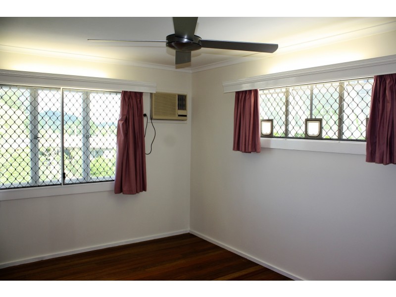 1 Alkoo Close, Bayview Heights QLD 4868