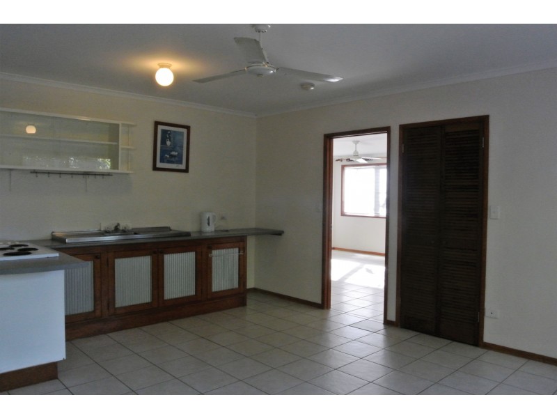 18 Acacia Street, Holloways Beach QLD 4878