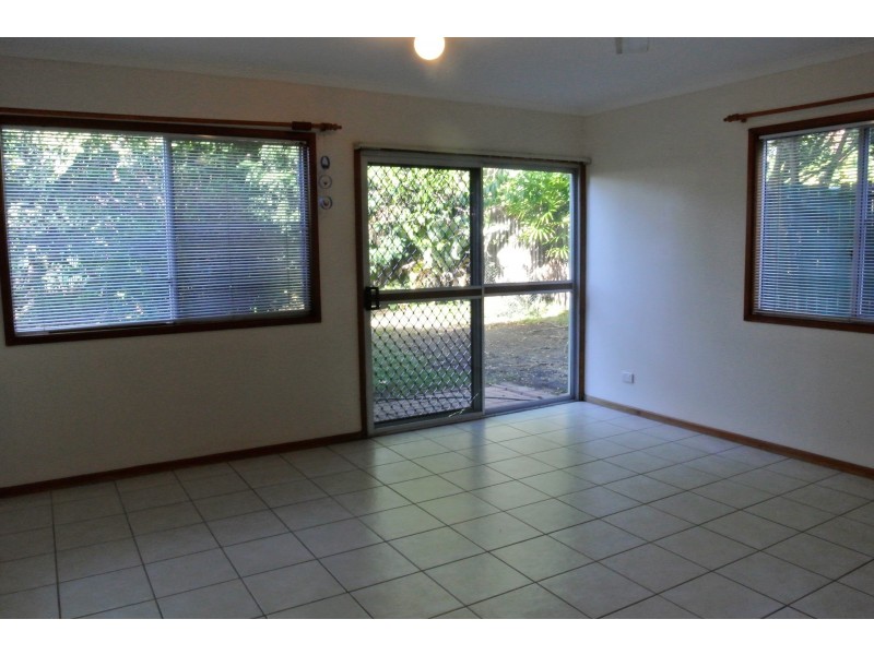 18 Acacia Street, Holloways Beach QLD 4878