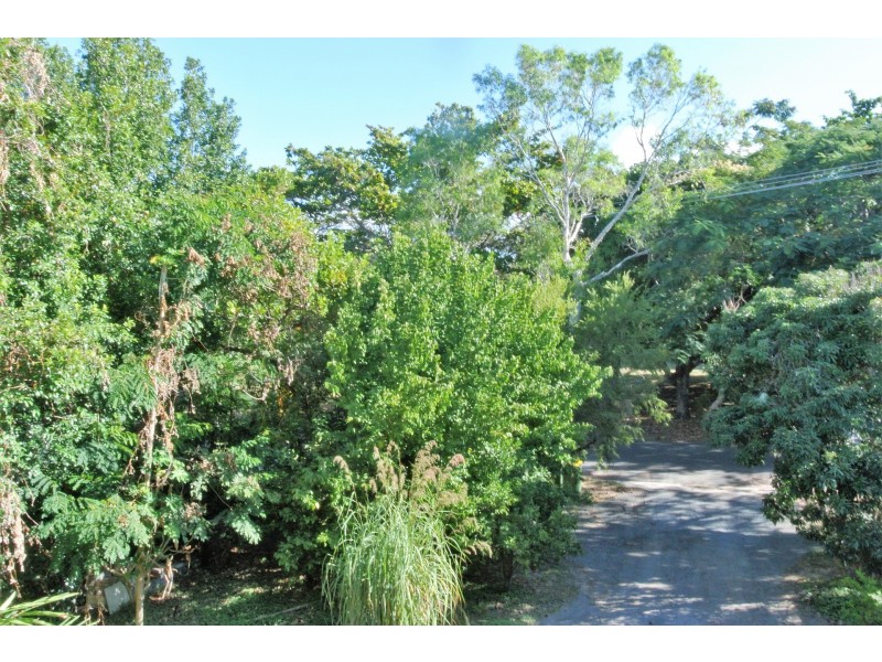 18 Acacia Street, Holloways Beach QLD 4878