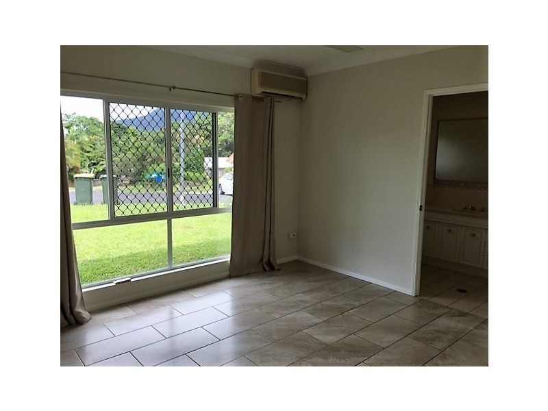 14 Dodd Court, Mooroobool QLD 4870