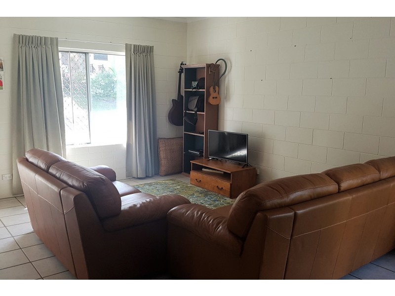 2 Trappes Court, Mooroobool QLD 4870