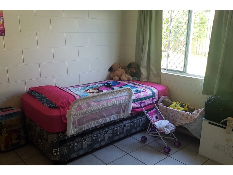 2 Trappes Court, Mooroobool QLD 4870