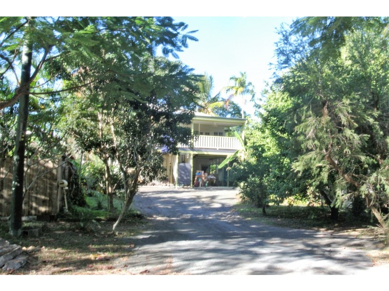 18 Acacia Street, Holloways Beach QLD 4878