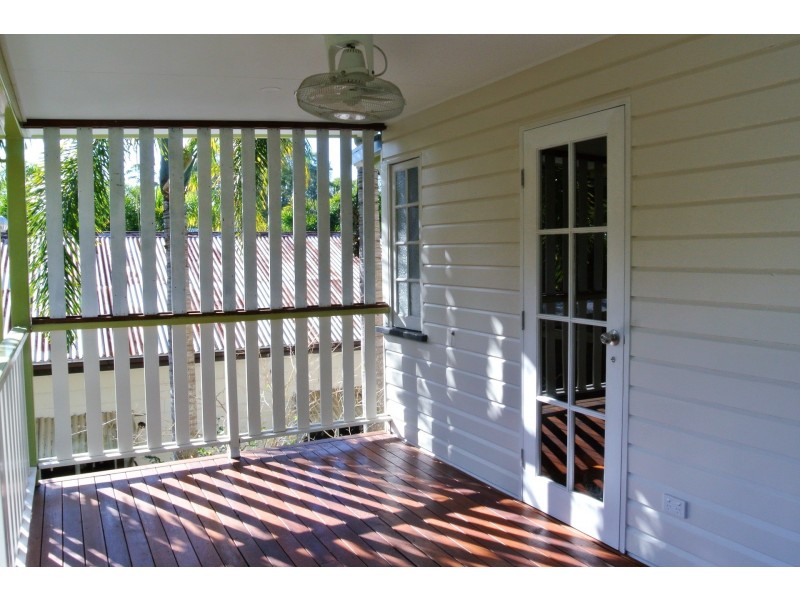 18 Acacia Street, Holloways Beach QLD 4878