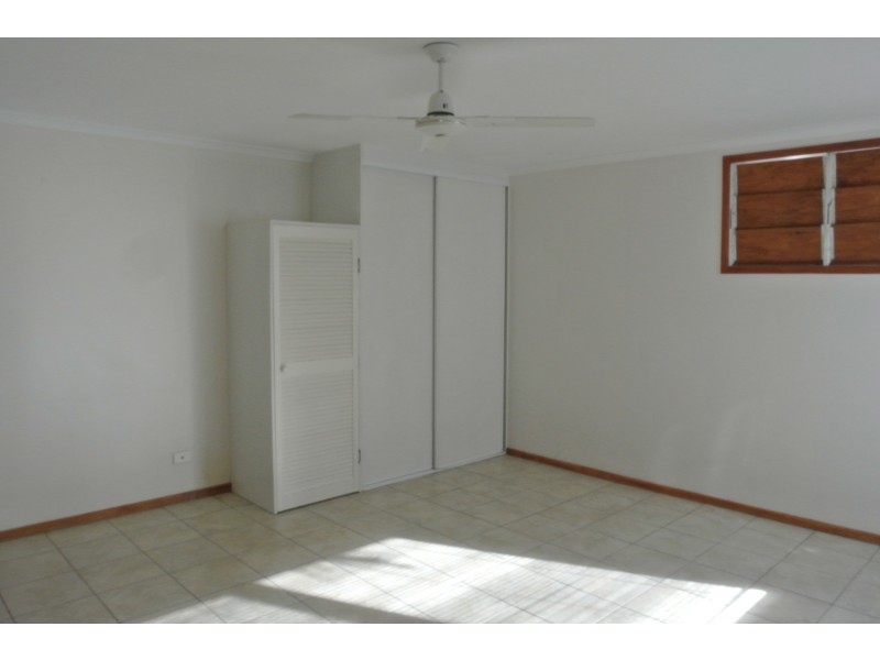 18 Acacia Street, Holloways Beach QLD 4878