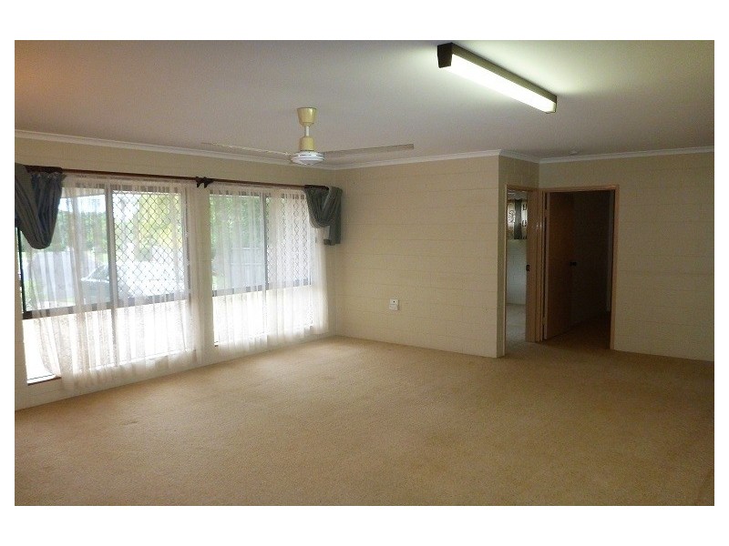 4 Ethel Close, Redlynch QLD 4870