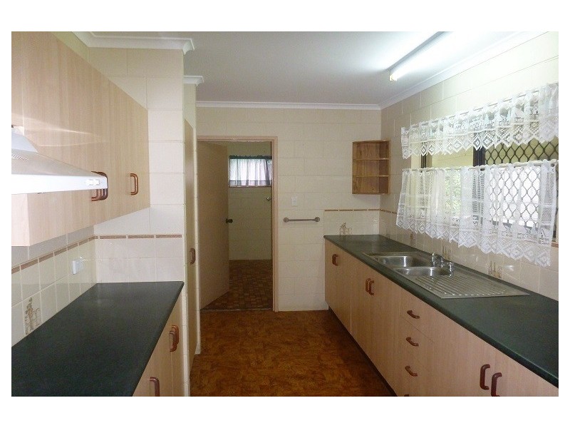 4 Ethel Close, Redlynch QLD 4870
