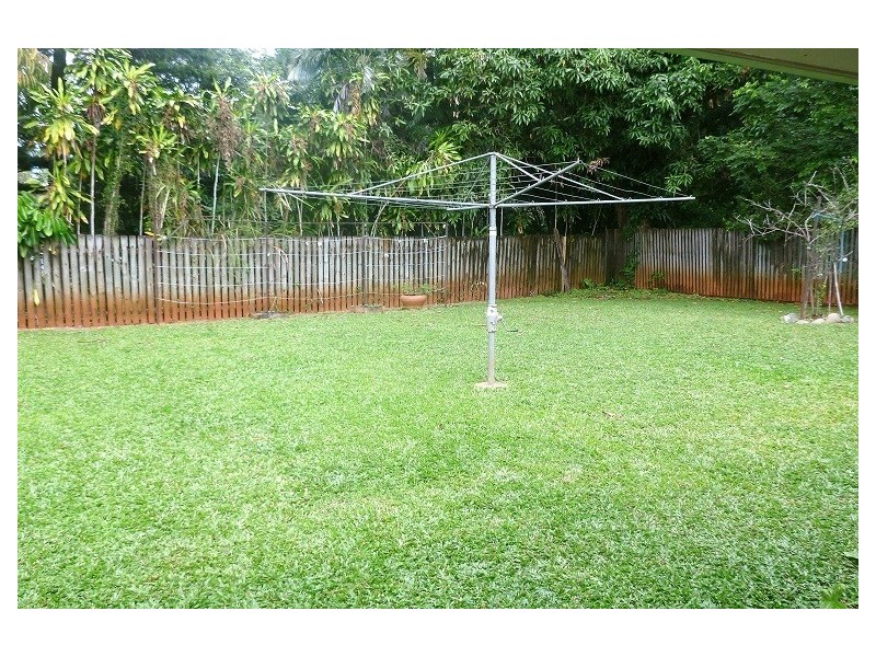 4 Ethel Close, Redlynch QLD 4870