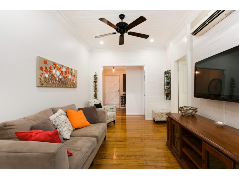 1/10 Dollisson Street, Manunda QLD 4870