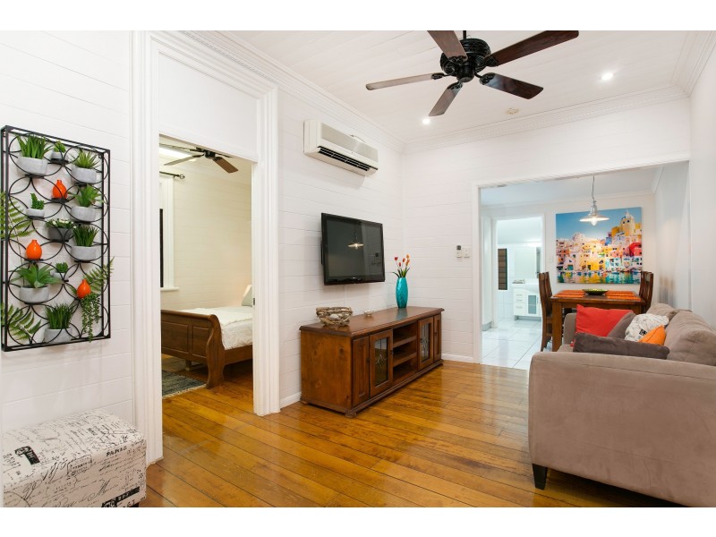 1/10 Dollisson Street, Manunda QLD 4870