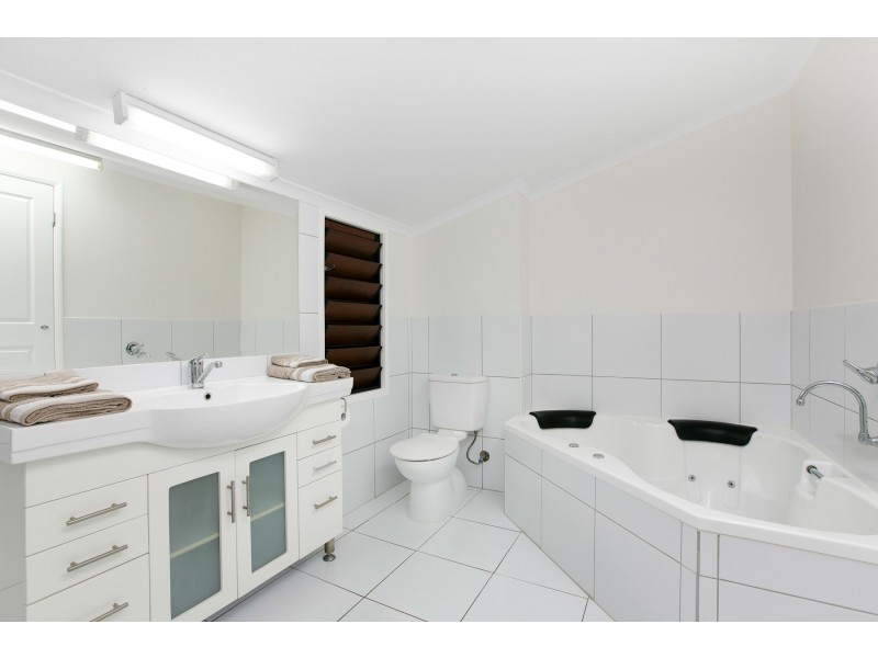 1/10 Dollisson Street, Manunda QLD 4870