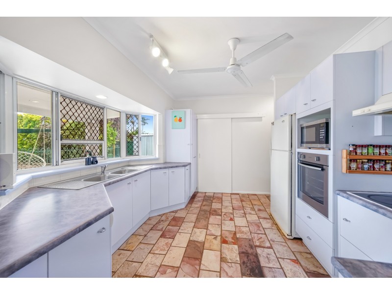 79 Bathurst Drive, Bentley Park QLD 4869