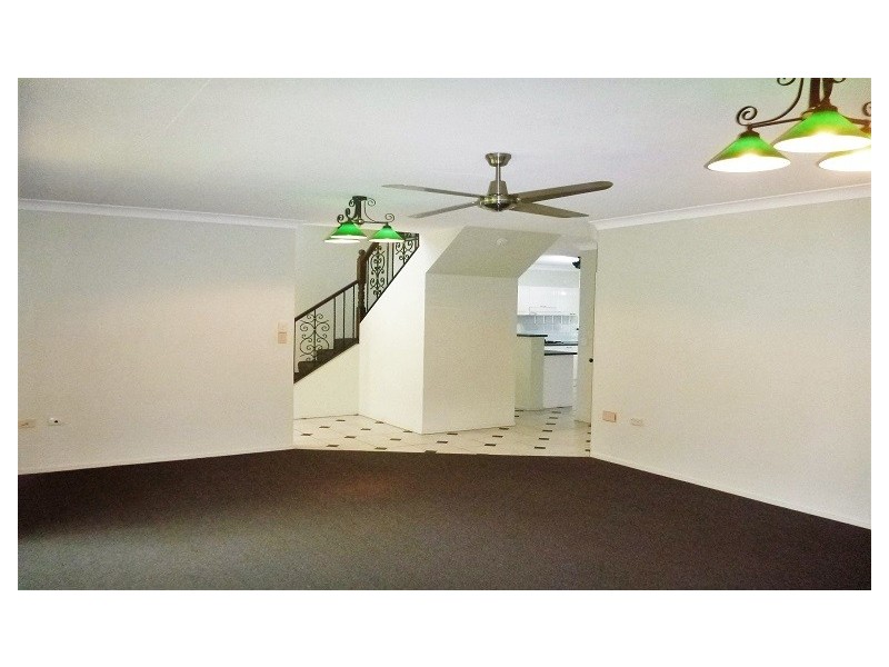 1 Wooley Close, Kanimbla QLD 4870