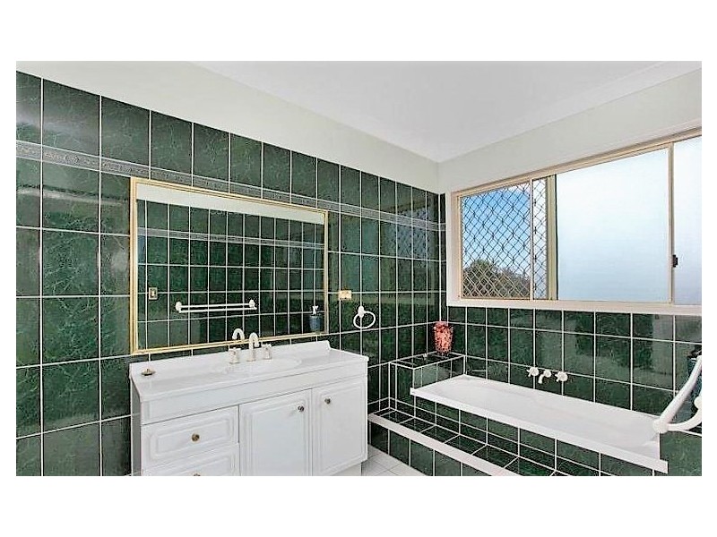 1 Wooley Close, Kanimbla QLD 4870