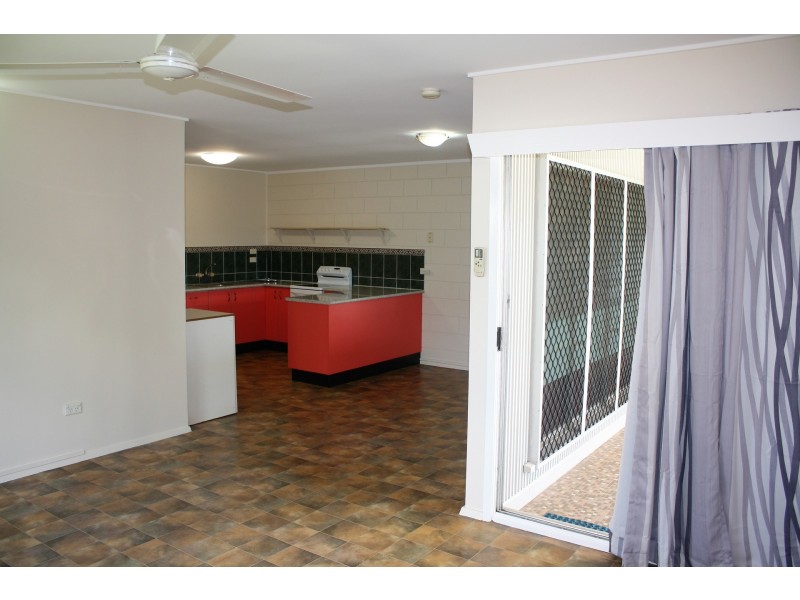 2/61 Wilks Street, Bungalow QLD 4870