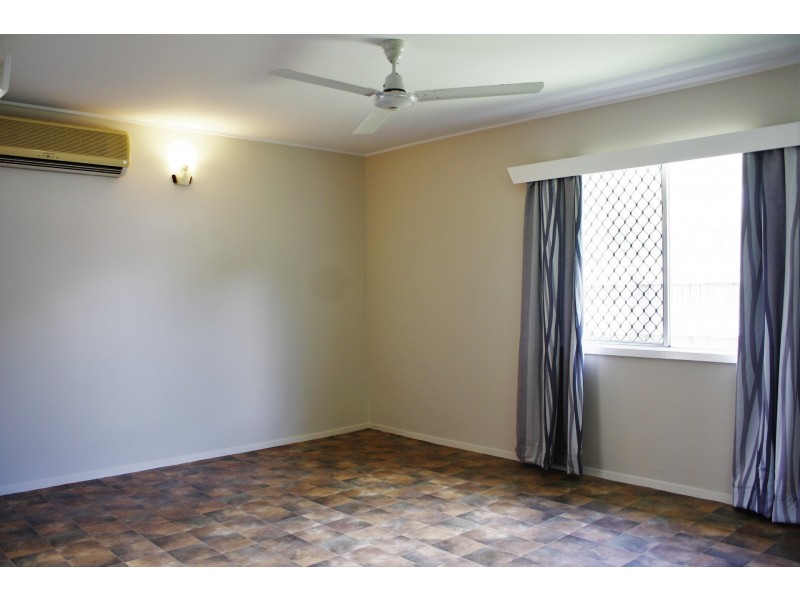 2/61 Wilks Street, Bungalow QLD 4870