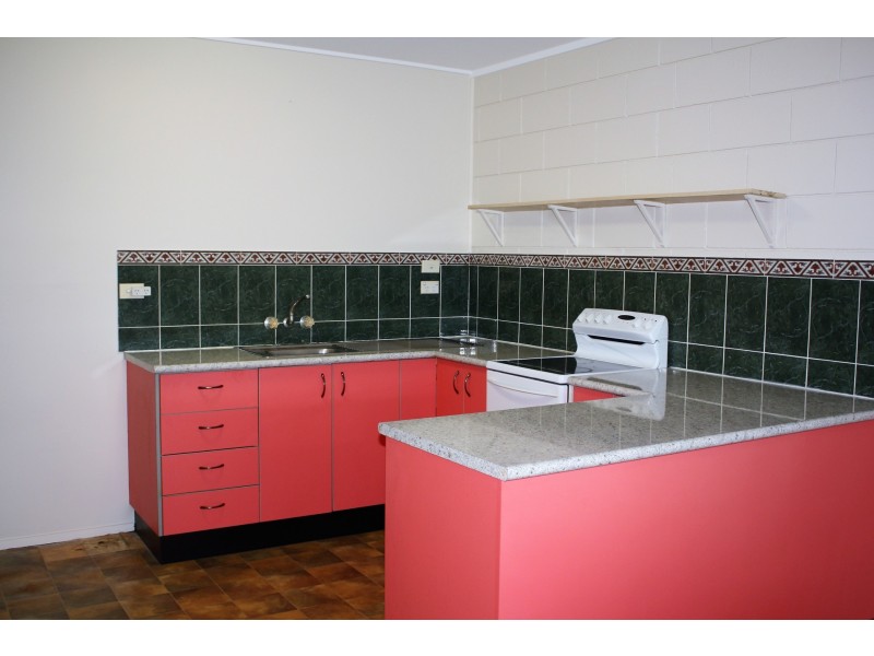 2/61 Wilks Street, Bungalow QLD 4870