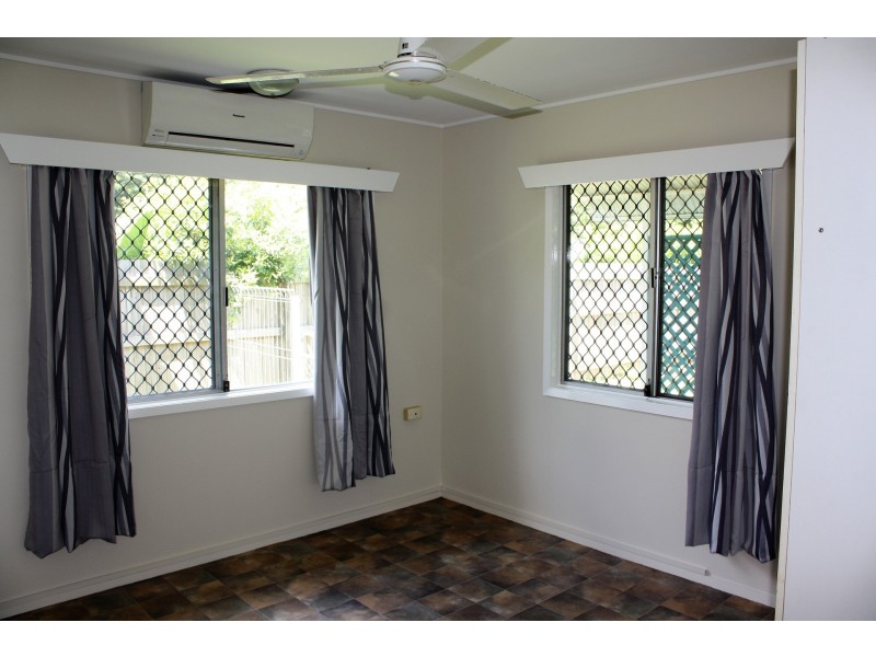 2/61 Wilks Street, Bungalow QLD 4870