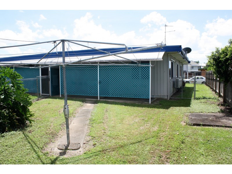 2/61 Wilks Street, Bungalow QLD 4870