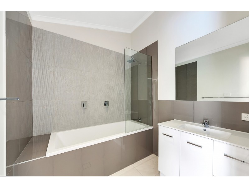 10 Velma Close, Woree QLD 4868