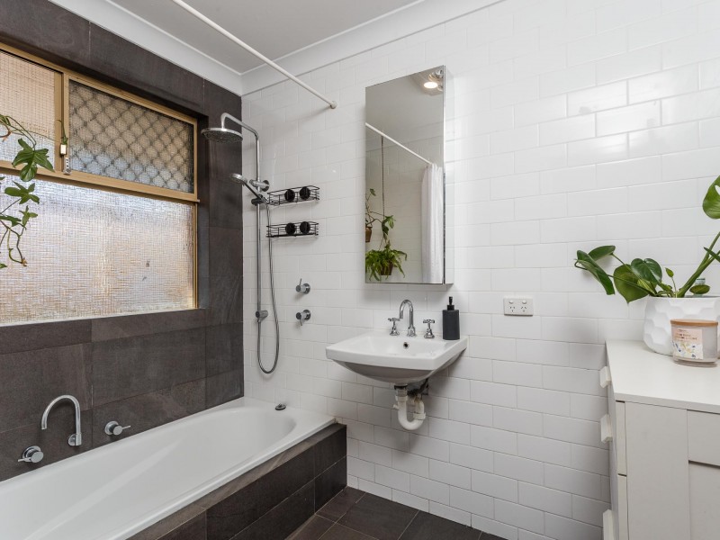 14/9-11 Mallard Way, Cannington WA 6107